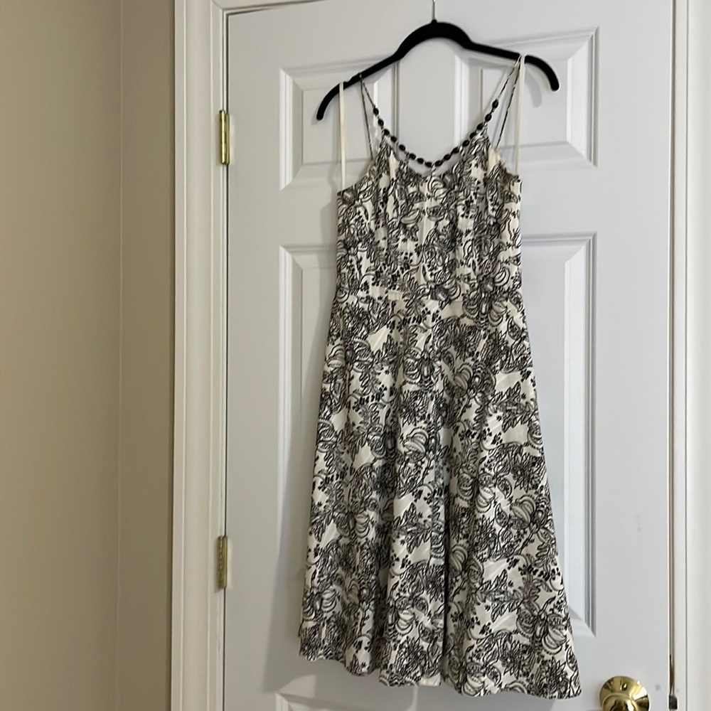 Casual black and white floral pattern dress